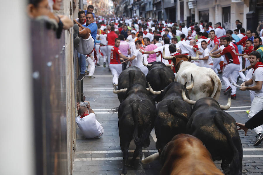 Los toros de Victoriano cumplen las espectativas en encierro rápido y limpio.