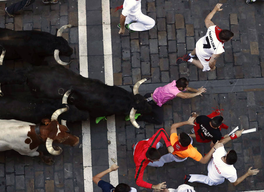 Los toros de Victoriano cumplen las espectativas en encierro rápido y limpio.