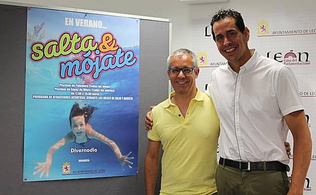 El concejal de Deportes presenta la campaña 'Salta y mójate'. 