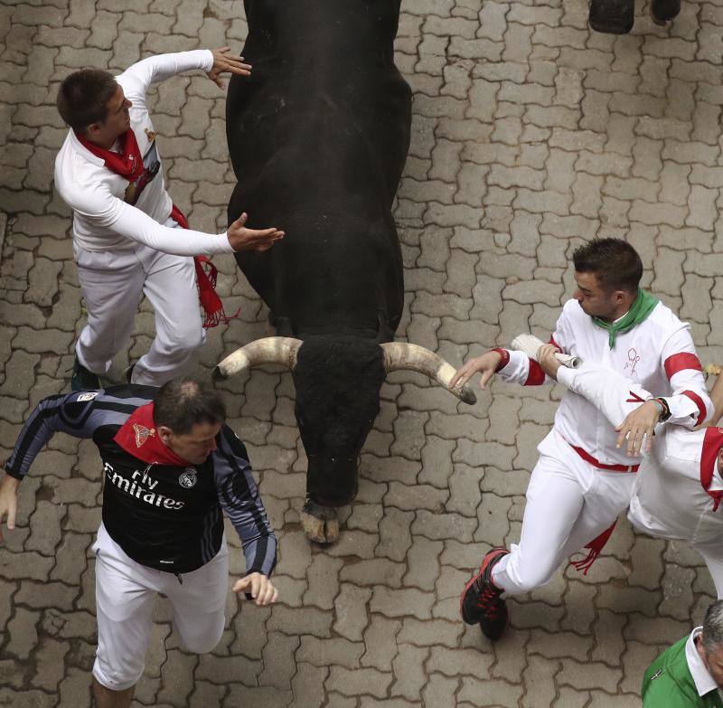 La mítica ganadería Miura protagoniza el encierro más rápido y con más heridos