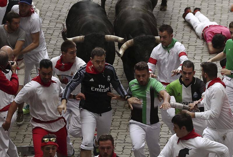 La mítica ganadería Miura protagoniza el encierro más rápido y con más heridos