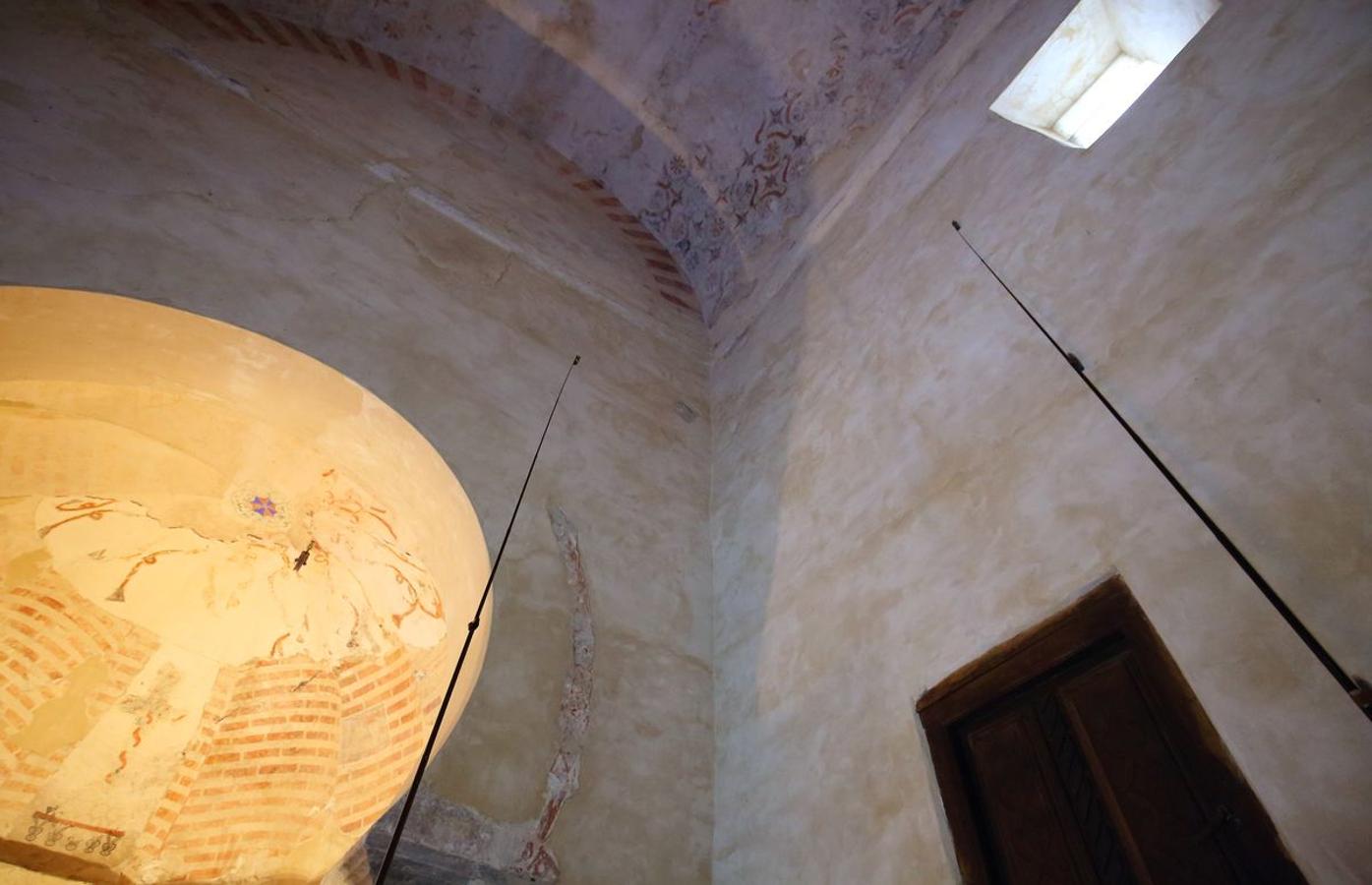 La iglesia mozárabe de Santiago de Peñalba se somete a un estudio pionero sobre la filtración de agua en los muros históricos, cuyos resultados podrían aplicarse en otros edificios monumentales