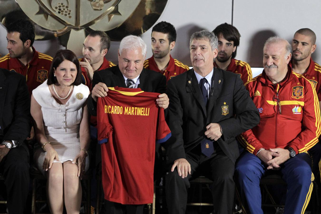 El hombre del «fúrgol» ofrecía mala imagen cuando aparecía adormilado en el palco de honor de muchos estadios, en viajes oficiales y hasta en reuniones de altos vuelos. 