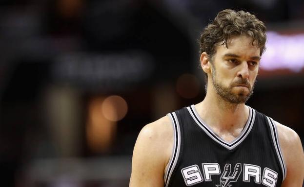 Pau Gasol, durante un partido con los Spurs.