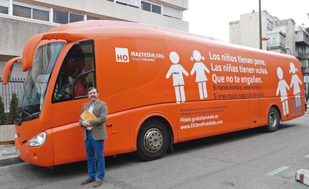 Presentación del primer autobús de Hazte Oír en Madrid 