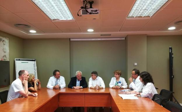 Reunión para cerrar el concierto de colaboración entre la Gerencia Regional de Salud y la Universidad de Salamanca