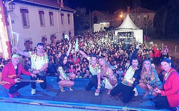 Una de las orquestas en Cármenes.