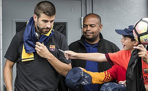 Piqué llega a un entrenamiento. 