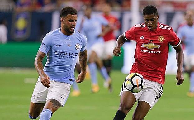 Imagen principal - Kyle Walker, en su debut con el City. 