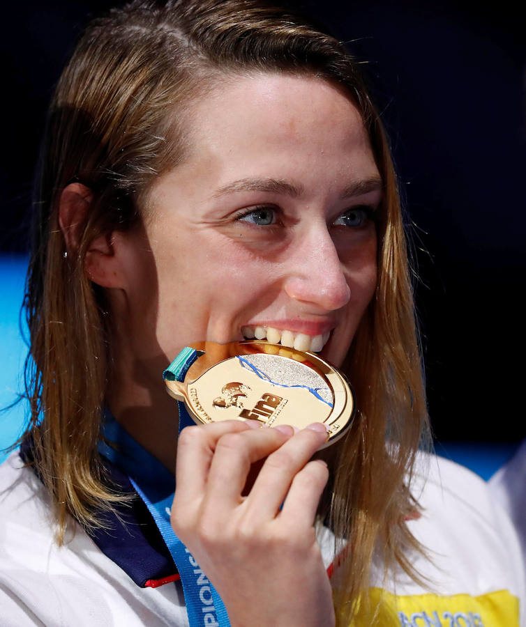 La española ha logrado la medalla de oro en los 200 mariposa, prueba de la que ya era campeona olímpica y europea. 