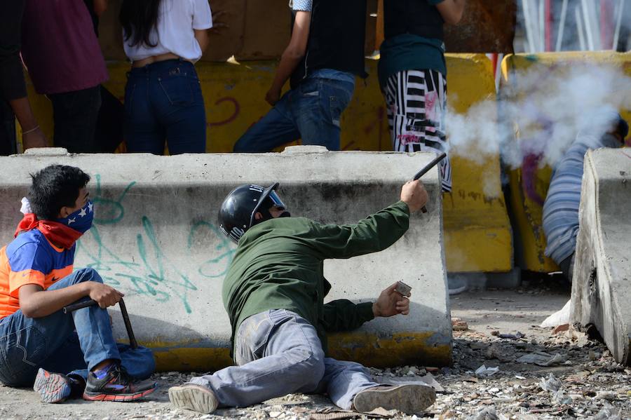 La convulsa jornada de votación para la Asamblea Constituyente se salda con al menos seis muertos