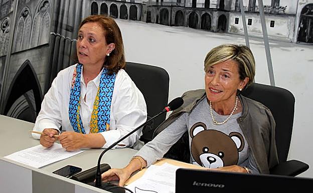 Aurora Baza y Ana Franco, durante la rueda de prensa.