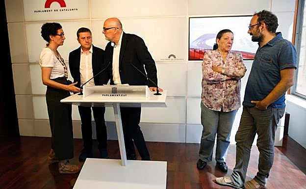 Dirigentes de JxSí y la CUP, tras registrar la ley del referéndum.