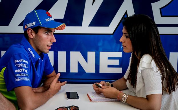 El piloto catalán Alex Rins, durante la entrevista.