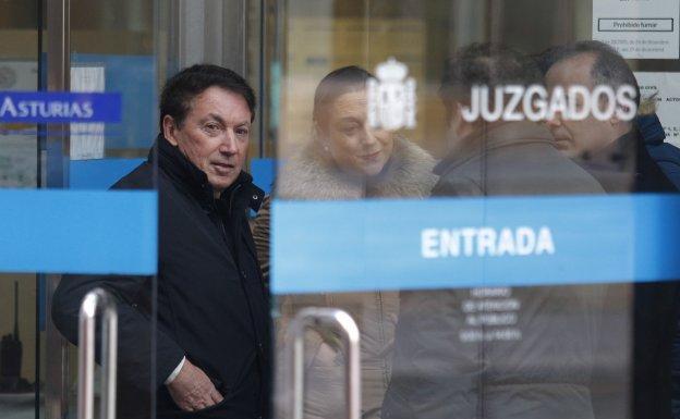 Rodolfo Cachero, a la salida de los juzgados de Oviedo en febrero de 2016.