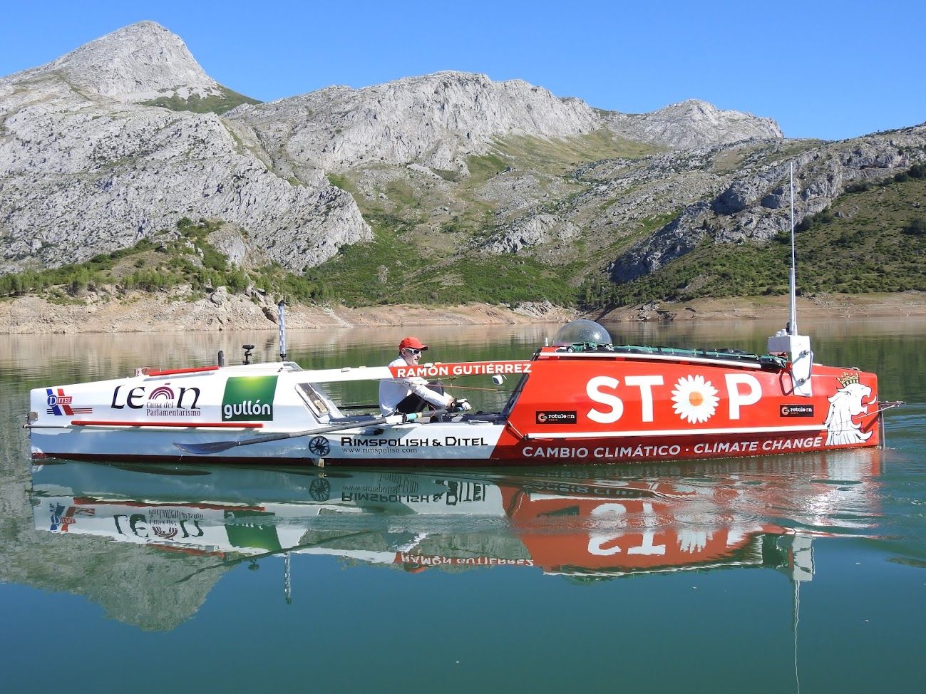 Ramón Gutiérrez surcará el Atlántico desde la isla de Hierro a la isla de Guadalupe | Tendrá que remar 4.700 kilómetros durante 60 días para conseguir unir los dos continente