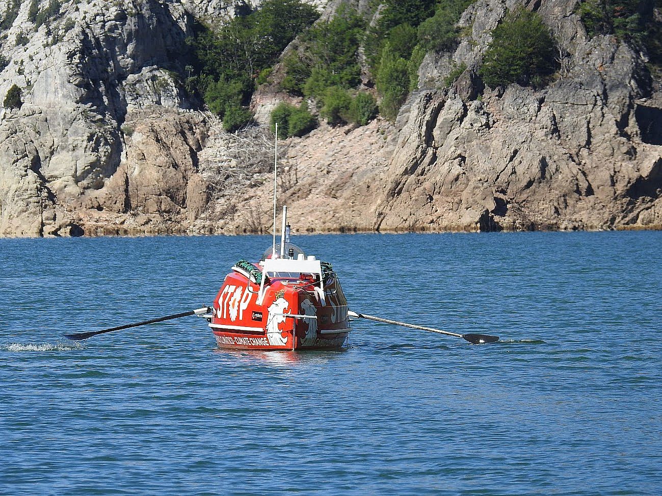 Ramón Gutiérrez surcará el Atlántico desde la isla de Hierro a la isla de Guadalupe | Tendrá que remar 4.700 kilómetros durante 60 días para conseguir unir los dos continente