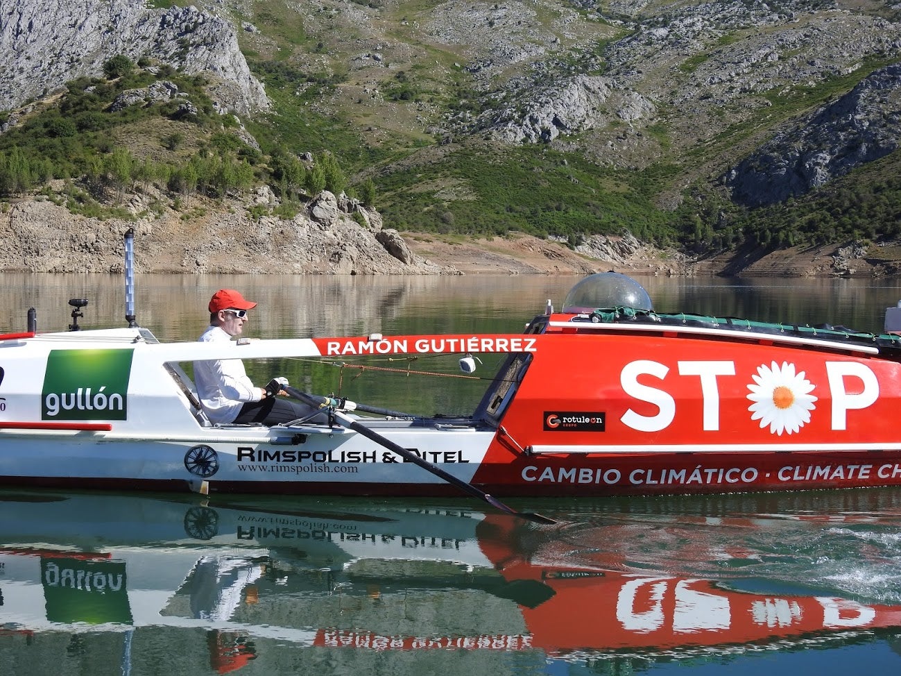 Ramón Gutiérrez surcará el Atlántico desde la isla de Hierro a la isla de Guadalupe | Tendrá que remar 4.700 kilómetros durante 60 días para conseguir unir los dos continente