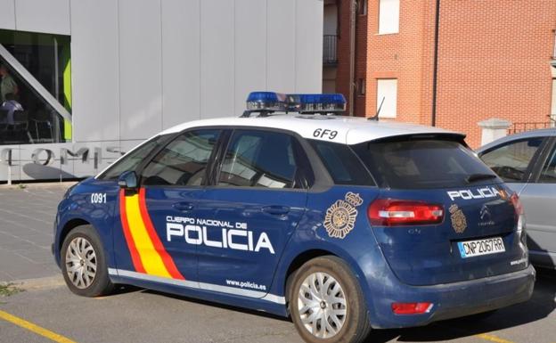 Imagen de un vehículo policial de la Comisaría de Astorga.