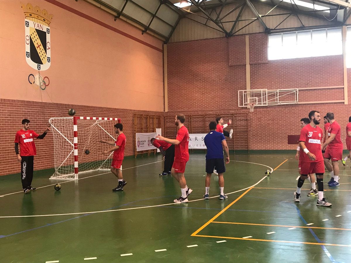 El Abanca Ademar arranca la pretemporada ganando