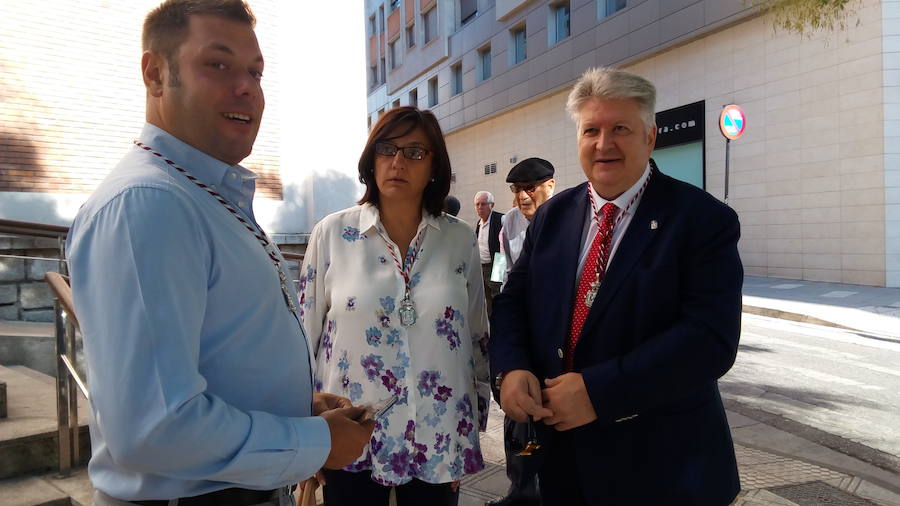 La teniente de alcalde de Ponferrada, Amparo Vidal, junto a los concejales de Tráfico, Ricardo Miranda, y Medio Rural, Iván Alonso. 