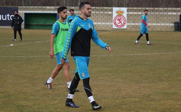 El jugador catalán en un entrenamiento con la Cultural.