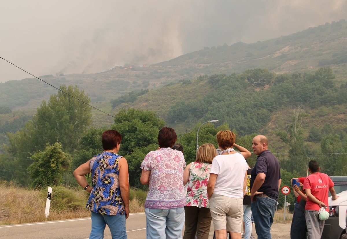 La carretera arde en el alto de Carbajal