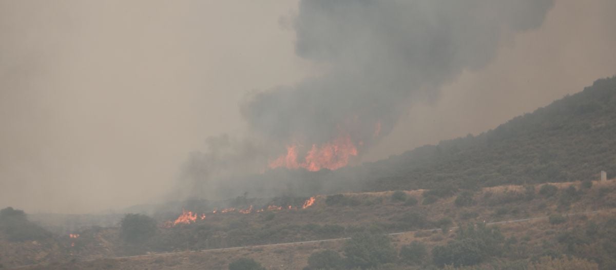 La carretera arde en el alto de Carbajal