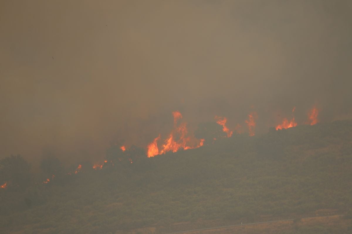 La carretera arde en el alto de Carbajal