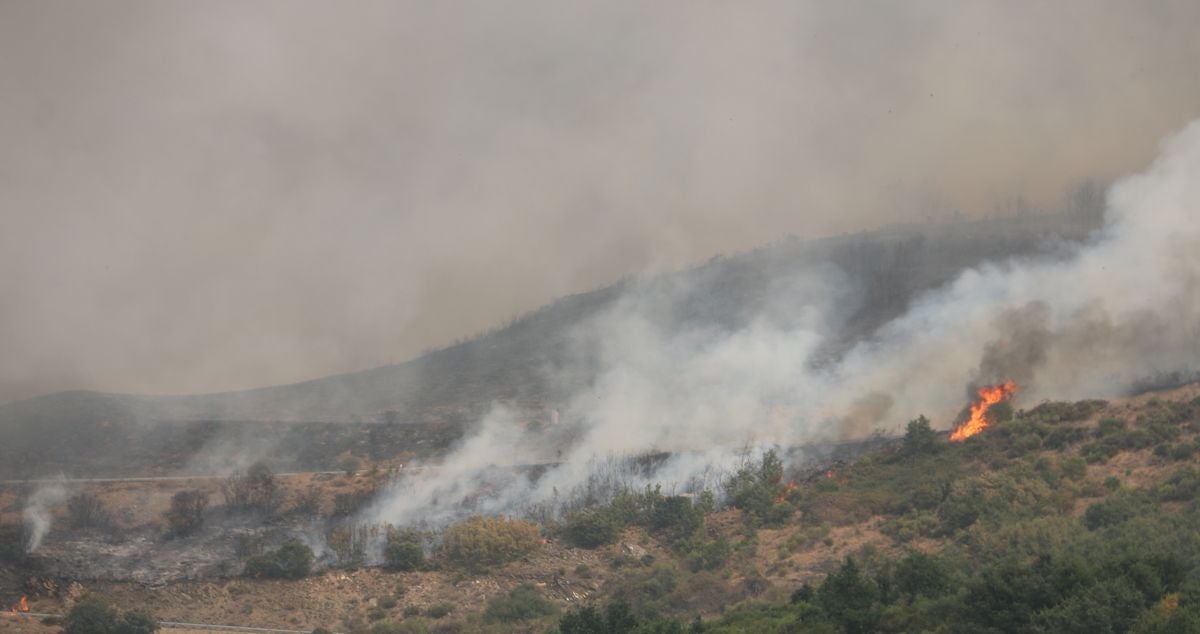 La carretera arde en el alto de Carbajal