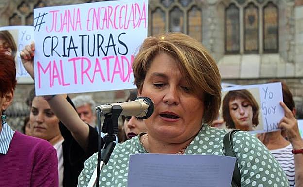 Lectura del manifiesto en defensa de la custodia de Juana Rivas.