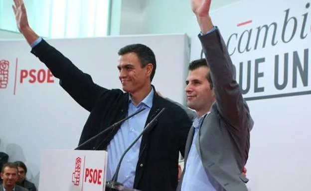 Pedro Sánchez, junto a Luis Tudanca, secretario regional del PSOE.