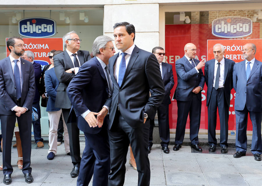 Numerosos políticos y ciudadanos acuden al funeral por el dirigente vallisoletano en la iglesia de Santiago Apóstol de su ciudad