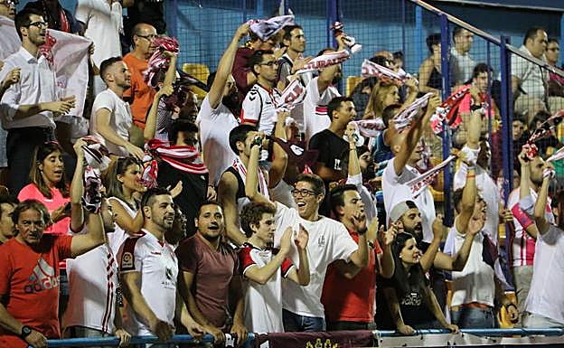 Afición de la Cultural y Deportiva Leonesa en el partido frente al Alcorcón. 