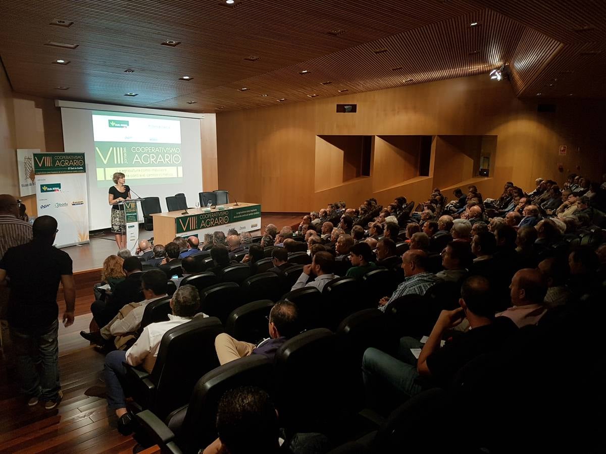 El comisario europeo de Acción por el Clima y Energía, Miguel Arias Cañete, y la ministra de Agricultura, Ganadería, Pesca y Medio Ambiente, Isabel García Tejerina, inauguran la jornada