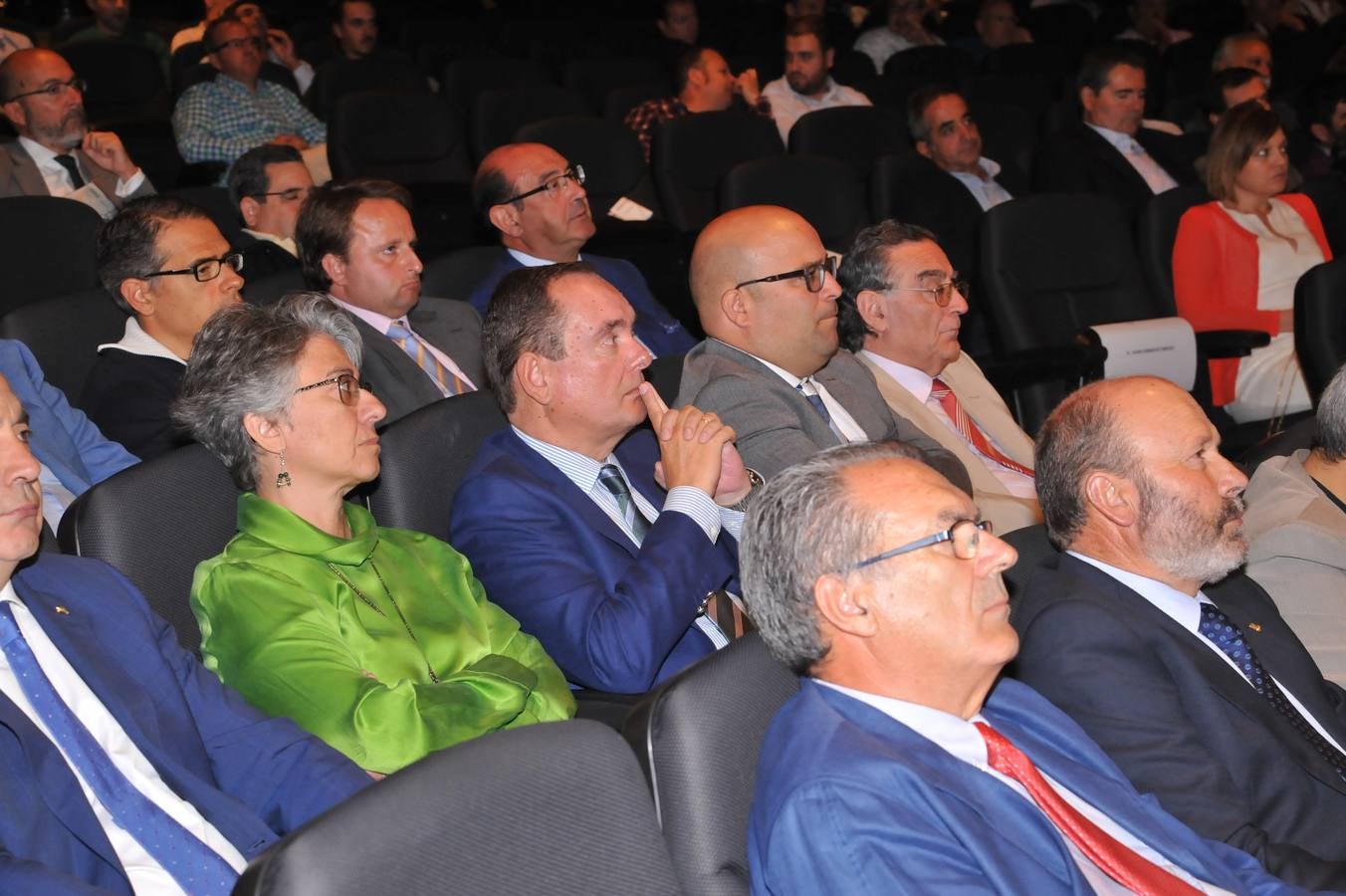 El comisario europeo de Acción por el Clima y Energía, Miguel Arias Cañete, y la ministra de Agricultura, Ganadería, Pesca y Medio Ambiente, Isabel García Tejerina, inauguran la jornada