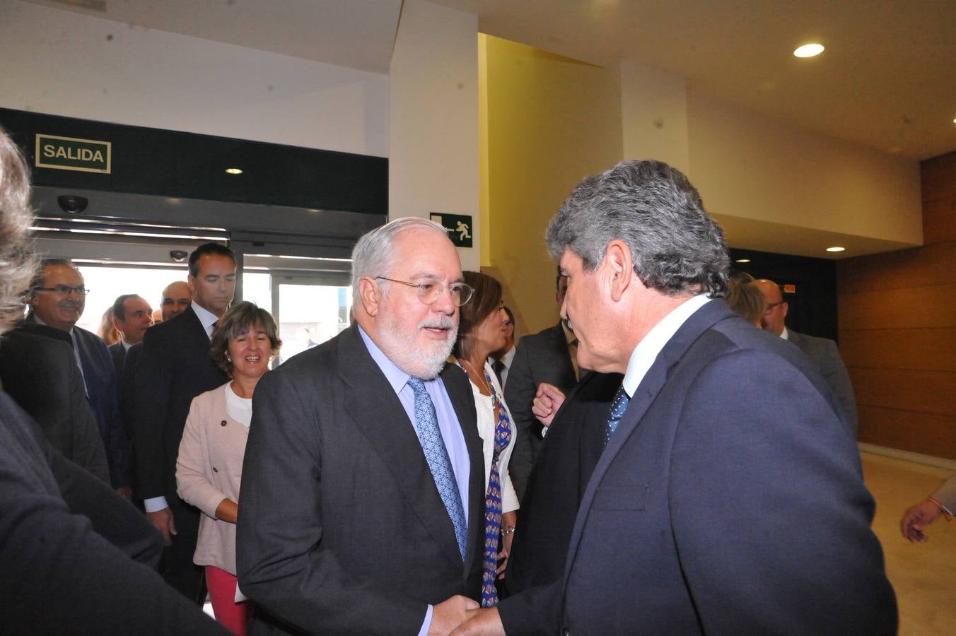 El comisario europeo de Acción por el Clima y Energía, Miguel Arias Cañete, y la ministra de Agricultura, Ganadería, Pesca y Medio Ambiente, Isabel García Tejerina, inauguran la jornada