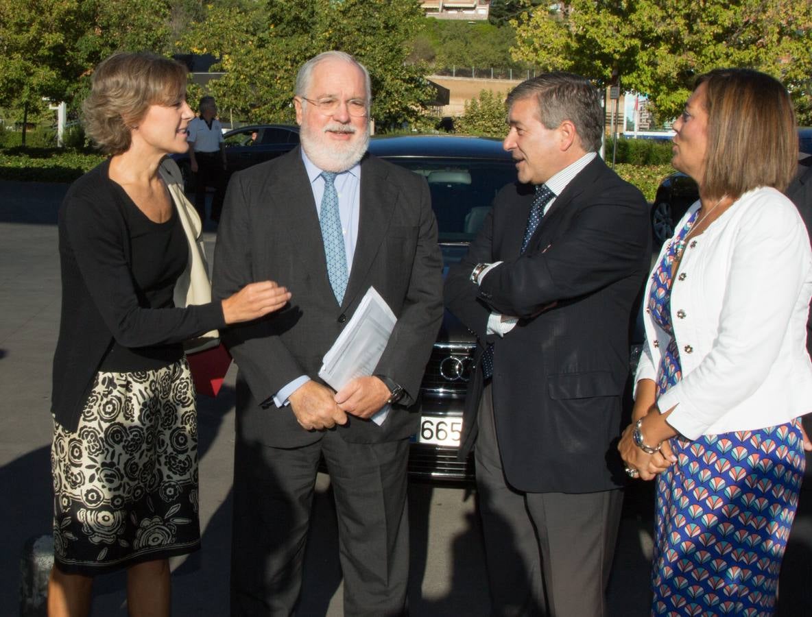 El comisario europeo de Acción por el Clima y Energía, Miguel Arias Cañete, y la ministra de Agricultura, Ganadería, Pesca y Medio Ambiente, Isabel García Tejerina, inauguran la jornada