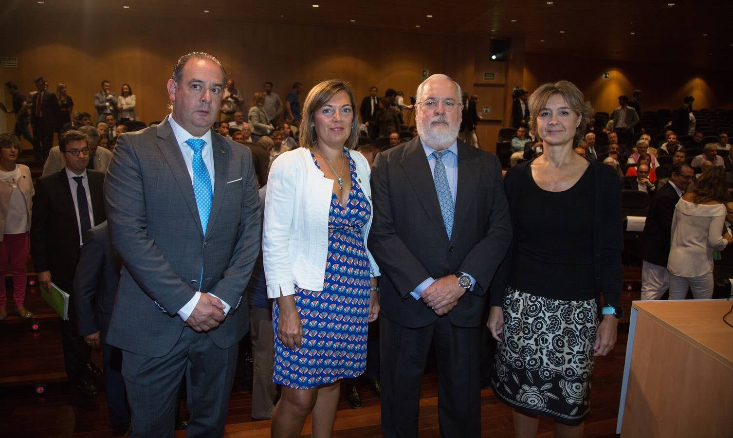 El comisario europeo de Acción por el Clima y Energía, Miguel Arias Cañete, y la ministra de Agricultura, Ganadería, Pesca y Medio Ambiente, Isabel García Tejerina, inauguran la jornada