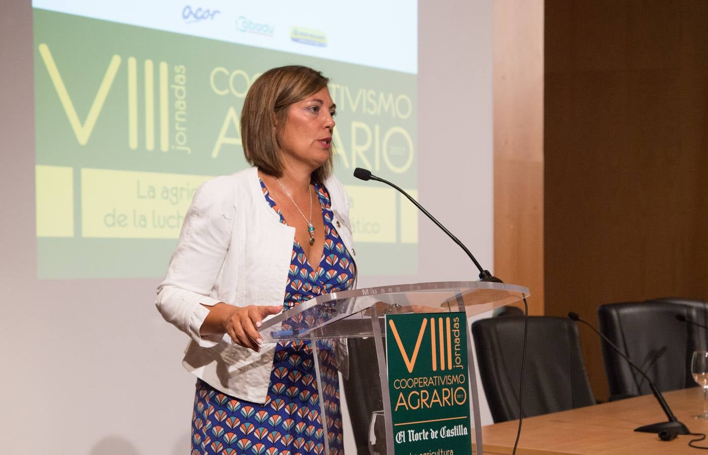 El comisario europeo de Acción por el Clima y Energía, Miguel Arias Cañete, y la ministra de Agricultura, Ganadería, Pesca y Medio Ambiente, Isabel García Tejerina, inauguran la jornada