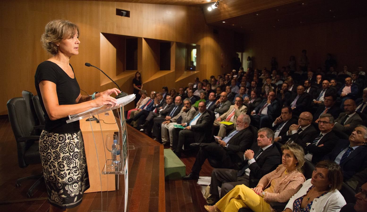 El comisario europeo de Acción por el Clima y Energía, Miguel Arias Cañete, y la ministra de Agricultura, Ganadería, Pesca y Medio Ambiente, Isabel García Tejerina, inauguran la jornada