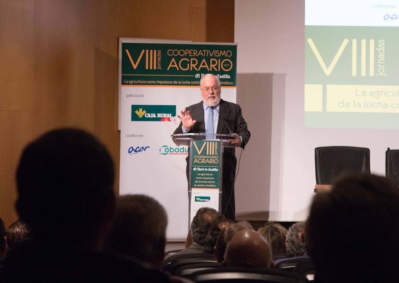 El comisario europeo de Acción por el Clima y Energía, Miguel Arias Cañete, y la ministra de Agricultura, Ganadería, Pesca y Medio Ambiente, Isabel García Tejerina, inauguran la jornada