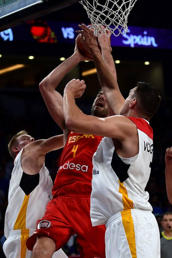 La selección que dirige Sergio Scariolo disputará su décima semifinal consecutiva tras imponerse al equipo germano con una sensacional actuación de Marc Gasol. 