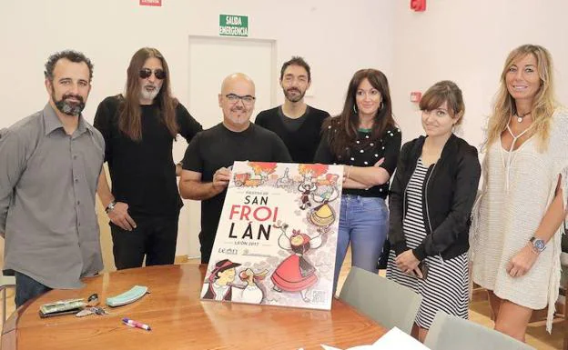 Miembros del jurado junto al cartel ganador.