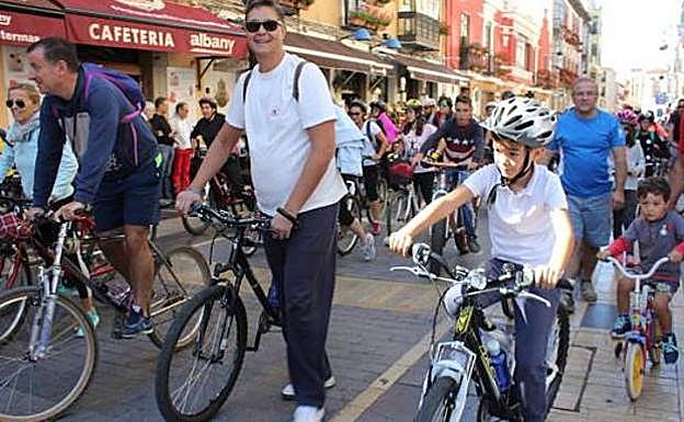 Más de 3.500 leoneses se han isncrito ya en El Corte Inglés para el Día de la Bici del domingo