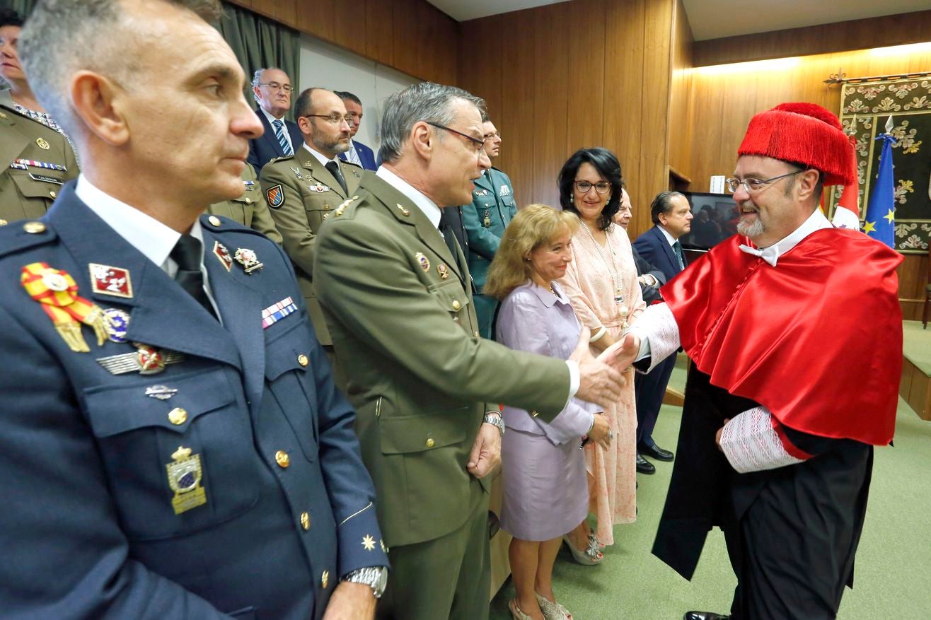 El consejero de Educación, Fernando Rey, asiste al acto de apertura del curso académico 2017-2018 de la Universidad de León.