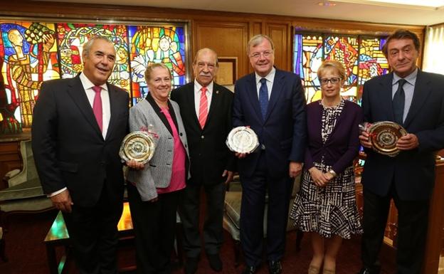 Silván recibe al presidente de la Agrupación Leonesa de México. 