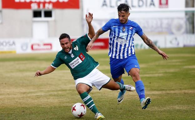 Lance del partido entre Coruxo y Ponferradina.