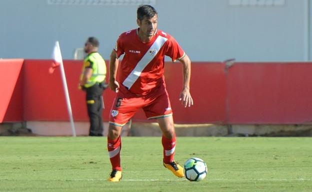 Chechu Dorado, en un partido con el Rayo.