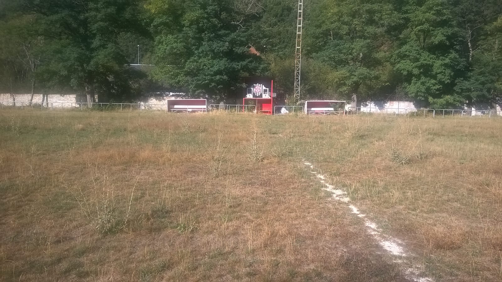 Así se encuentran las instalaciones deportivas de Ciñera